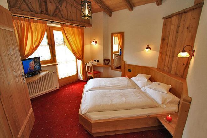 Hotel Garni San Nicolo Pozza di Fassa Luaran gambar
