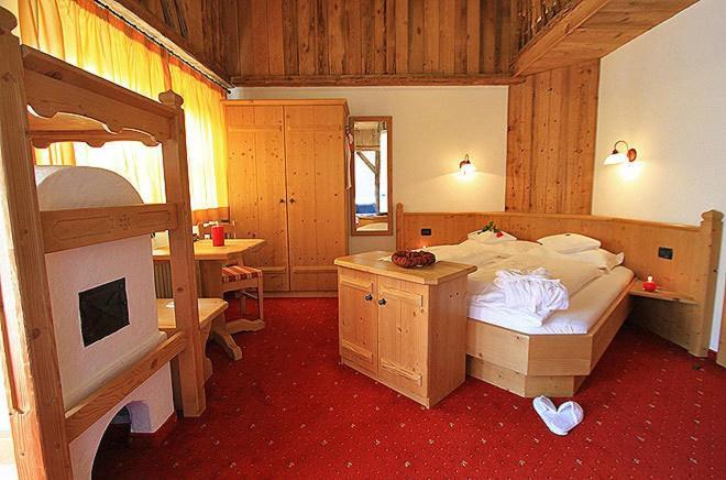 Hotel Garni San Nicolo Pozza di Fassa Luaran gambar