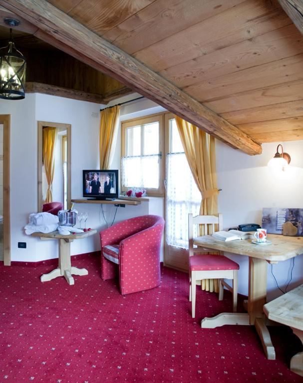 Hotel Garni San Nicolo Pozza di Fassa Luaran gambar